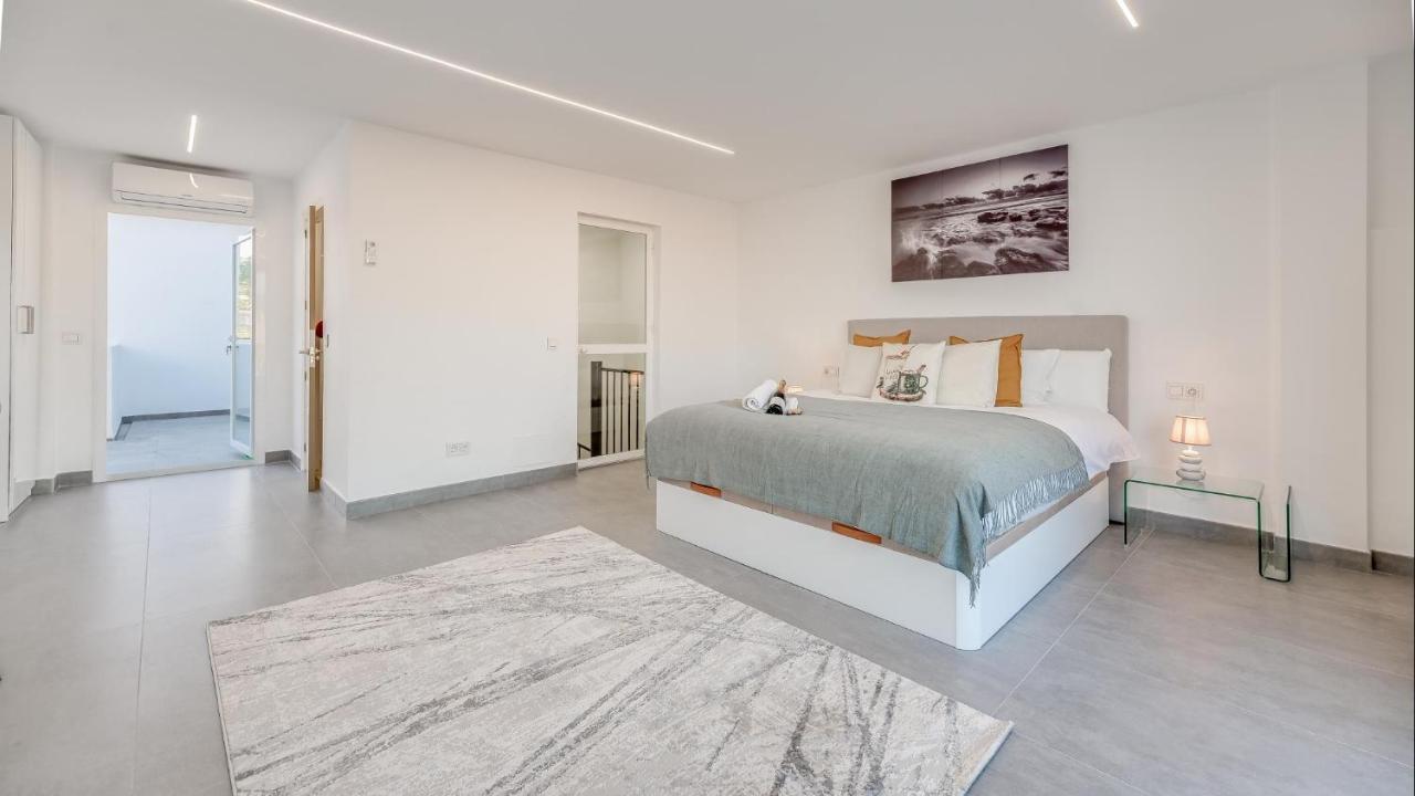 Luxury Penthouse Mountain Sea Views Puerto Banus Apartment